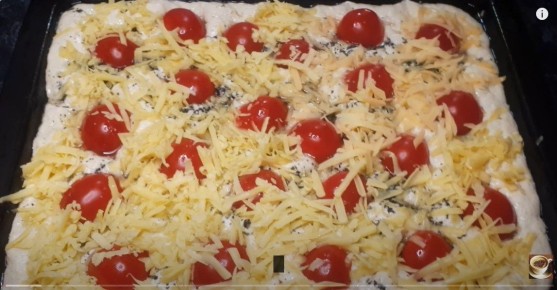 Готовим фокаччу: Легкий и воздушный хлеб за 30 минут