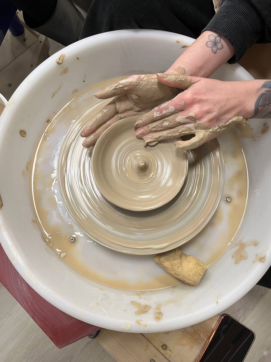 Творчество за гончарным кругом: Наталья и Дарья создают особенные вещи