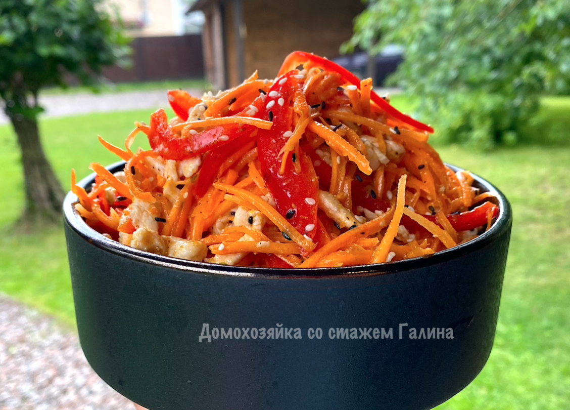 Яркий морковный салат с курицей по-корейски