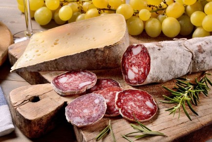 Как сохранить свежесть ветчины, колбасы и сыра на дольше