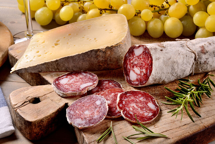 Как сохранить свежесть ветчины, колбасы и сыра на дольше