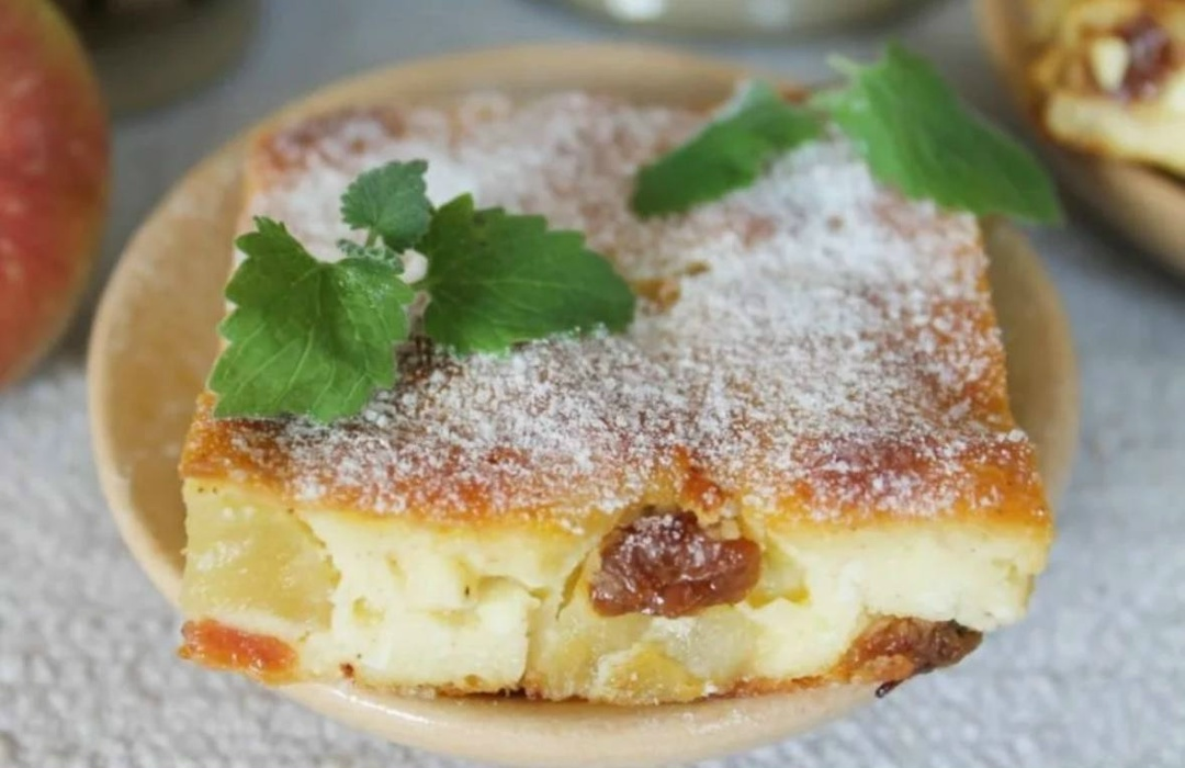 Вкусная и полезная запеканка: творожное лакомство с яблоками