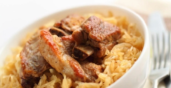 Свиные рёбрышки с тушёной капустой: кулинарный шедевр по-немецки