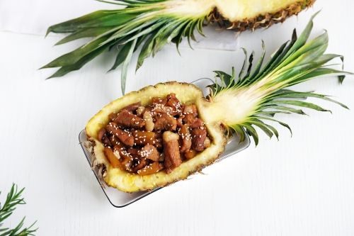 Мясо с ананасом: как удивить гостей на празднике