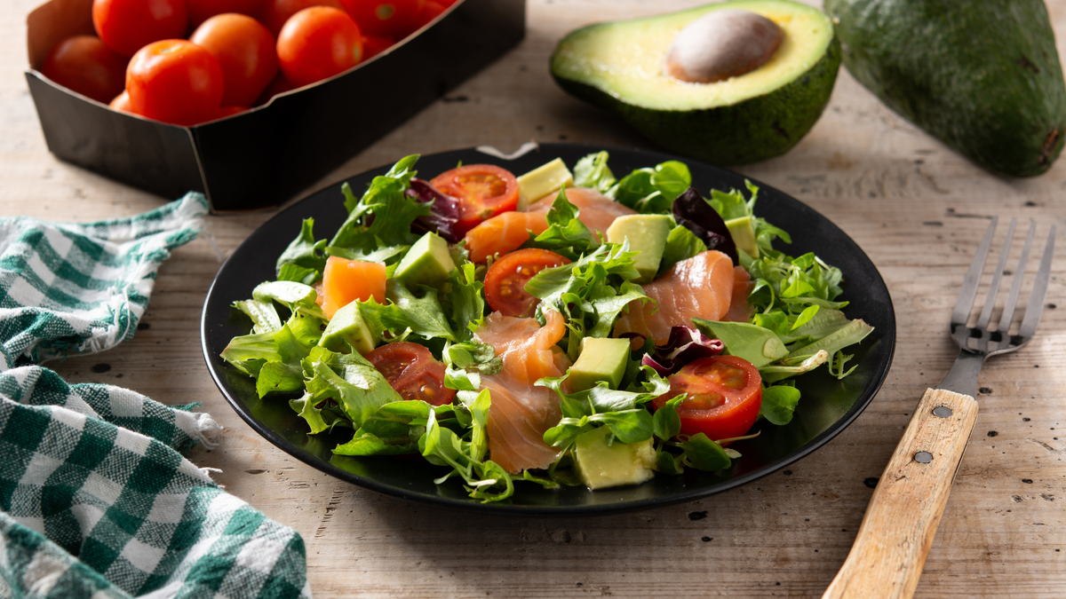 Салат с авокадо: быстрое блюдо для вашего иммунитета