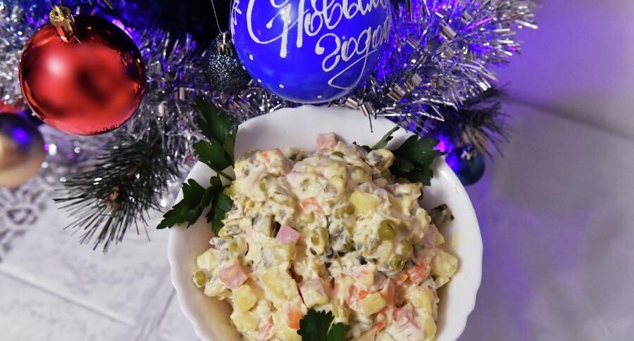 Легкие альтернативы оливье к Новому году: новые вкусы и яркие салаты
