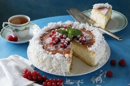 Творожный торт с апельсином и кокосом: легкость в каждом кусочке