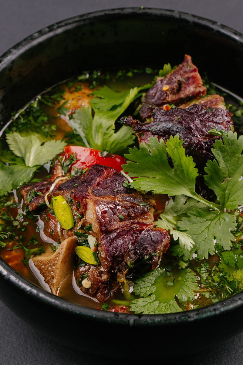 Кулинарное избавление: пряный суп с бычьими хвостами для восстановления сил