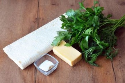 Быстрые конвертики из лаваша с сыром и зеленью: рецепт на каждый день