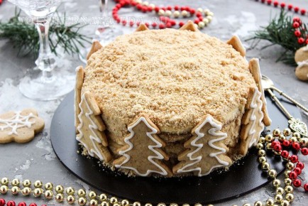 Медовик с кремом и черносливом: восхитительный десерт для любого стола