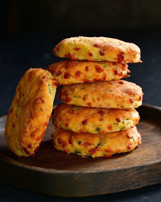 Необычное печенье с сыром и зелёным луком: вкусно и просто