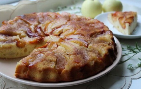 Невероятный пирог с яблоками и нектаринами: яркое угощение на ваш стол