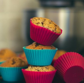 Как использовать силиконовые формочки для кексов в быту