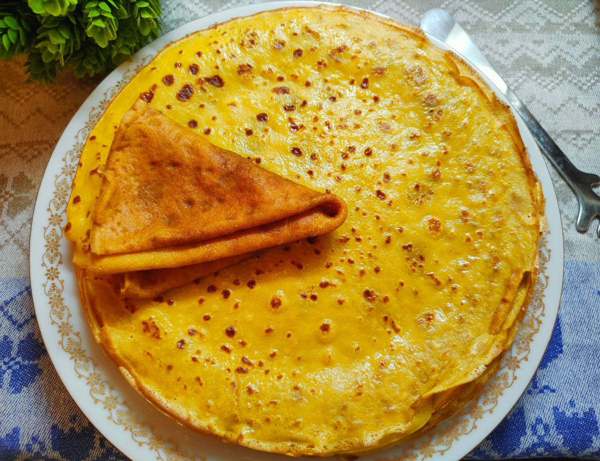 Вкусные тыквенные блинчики на молоке: легкий рецепт для осеннего настроения
