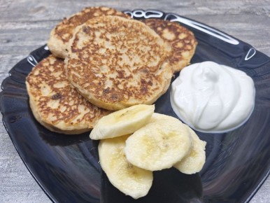 Сладкий завтрак без сахара: оладьи с бананом для легкого утра