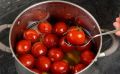 Мгновенные маринованные помидоры: кулинарный деликатес за 5 минут