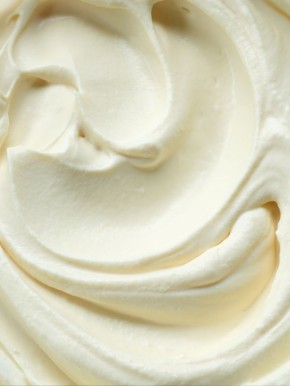 Секреты хранения сливок: от срока годности до заморозки