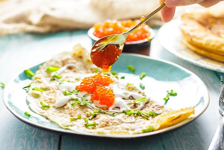 Как ощутить праздник: 10 потрясающих рецептов блинов на Масленицу