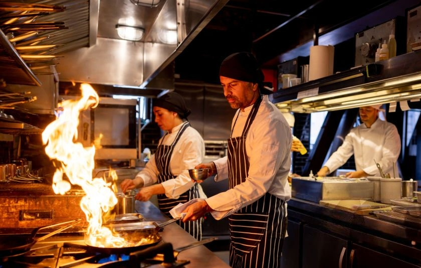 Конфликт на рабочем месте: нелегкие будни повара