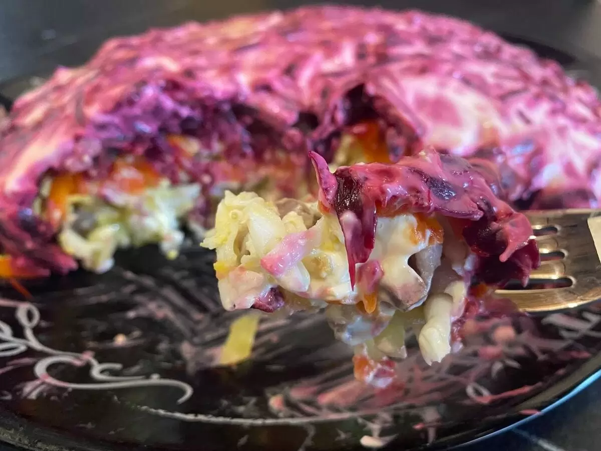 Необычные ингредиенты в селедке под шубой: ваше мнение?