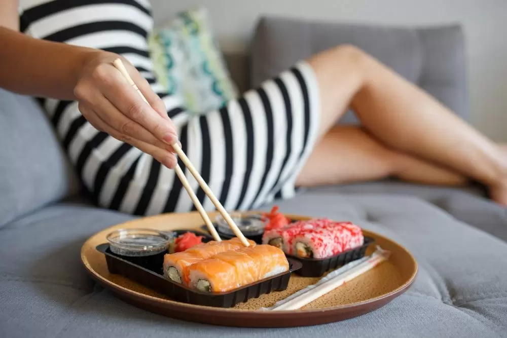 Тренды доставки еды: что россияне делают, пока ждут свой заказ