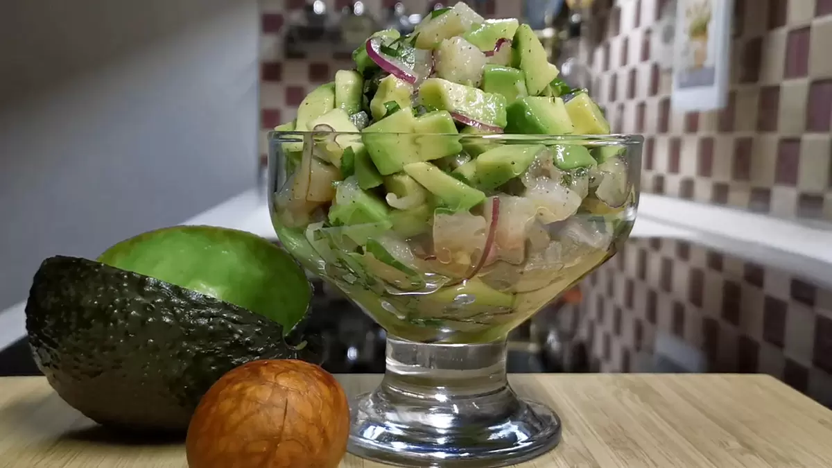 Необычный салат с авокадо и сельдью: откройте для себя новое гастрономическое наслаждение