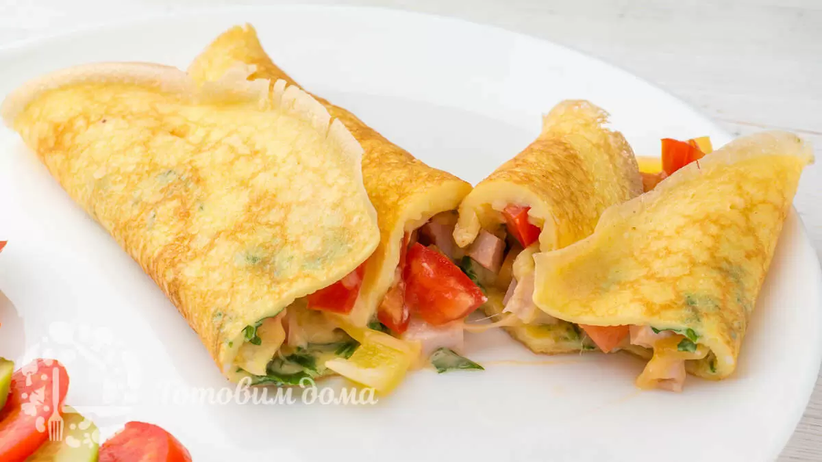 Как быстро приготовить рулет из омлета на завтрак