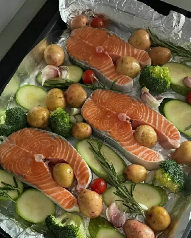 Лосось в духовке с овощами: простота и изящество на вашей кухне