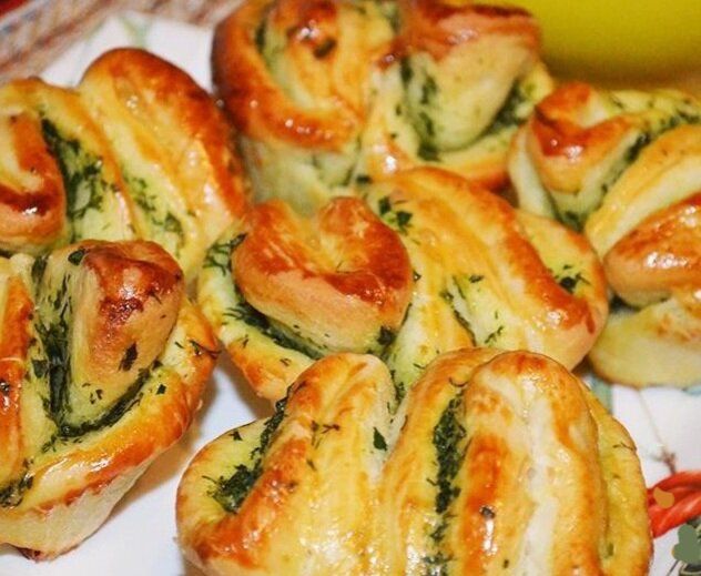 Булочки с чесноком и зеленью
