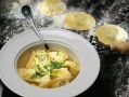 Нежные равиоли с говядиной в ароматном курином бульоне