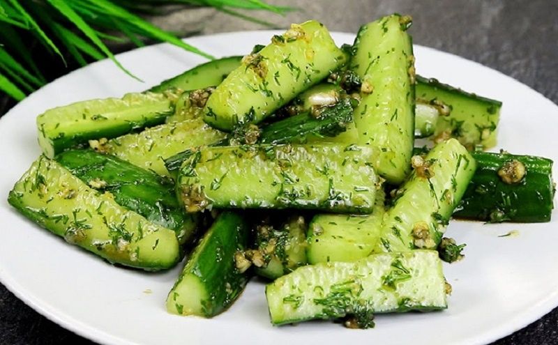 Свежие огурцы: секреты вкусной закуски, которая удивит ваших гостей