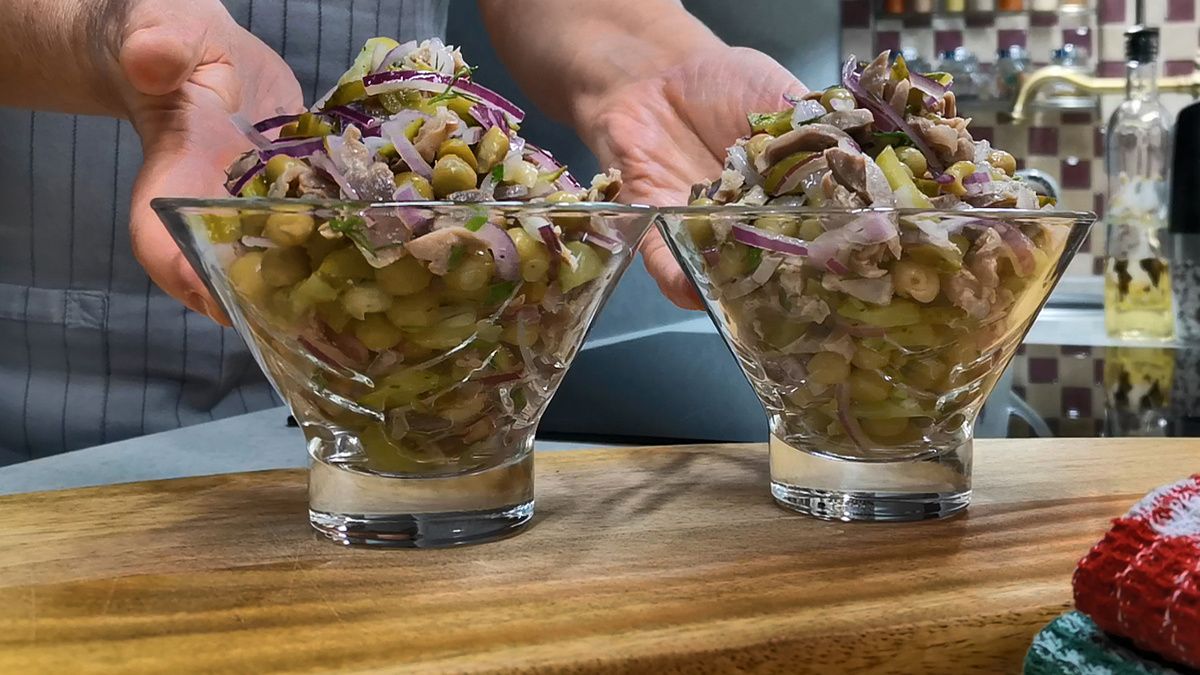 Новый взгляд на салат: удивительное сочетание куриных желудочков и свежих овощей
