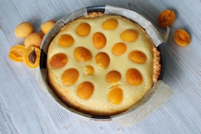 Ароматный песочный пирог с абрикосами: наслаждение с каждой ложкой